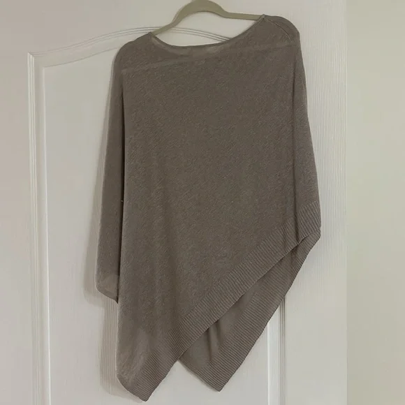 One Size Ladies Poncho - Picture 2 of 6